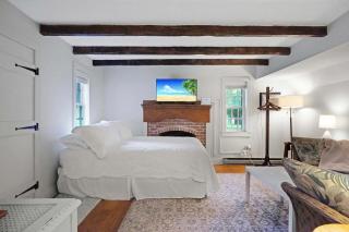 Sweet 1BDR Farm Cottage with Fire Pit and Creek View - Hacksneck - 9