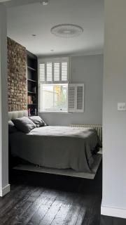 Modern Flat in Clapham North, London - 1