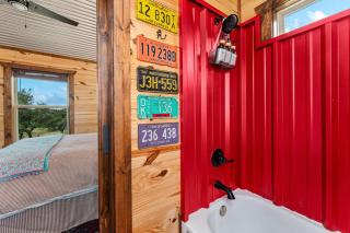 Hill Country Cabin - Cozy Rustic Getaway - 7