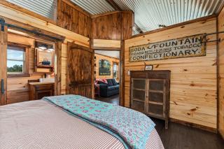 Hill Country Cabin - Cozy Rustic Getaway - 2