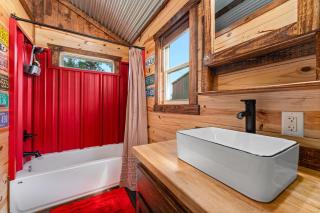 Hill Country Cabin - Cozy Rustic Getaway - 6