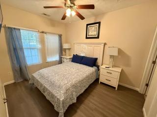 Spacious 3-BR Cottage, 2 Blocks To Beach - 3