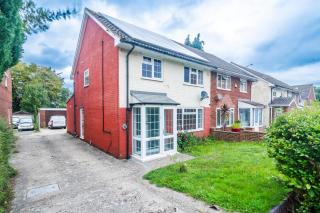 Honeysuckle House 5BR Crawley,10min Gatwick Airport, Contractor friendly, Temporary Housing, Relocations,Free WIFI, Parking for 2 vehicles - 8