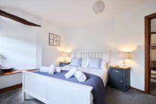 Above Rubies- The Old Shuttleworks, Cozy Cottage - 1