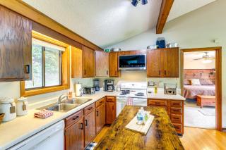 Maggie Valley Mountain Escape with Fireplace and Deck! - 1