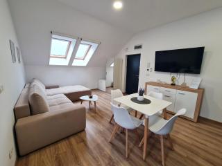 Esther Line Apartments - 9