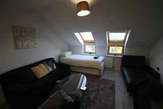 Holden Court Apartment 5 - 9