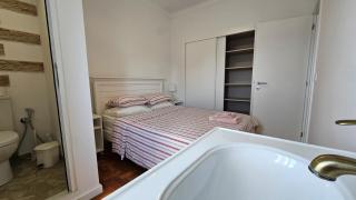 Almada Lisbon em frente dos transportes públicos - 4