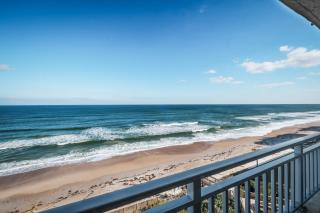 Stunning direct oceanfront condo with a balcony, hot tub, and heated pool - 5
