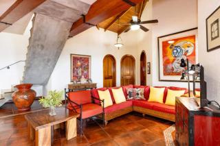 Casa Amarilla 4br Bay-view Villa - 8 Guests - 7