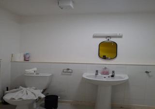 Coventry City 2BR Apartment with Free Parking Perfect for Family & Contractors - 2