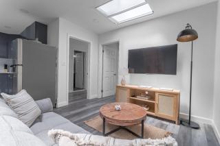 Bright 2BR 2BA Steps from Central Park, Great Location! - 9
