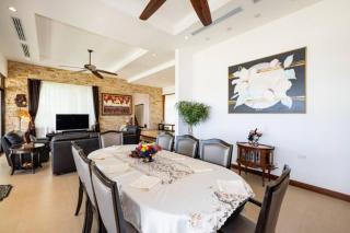 Little Dubai 4-br Ocean View Pacifico - 1