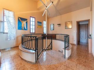 Villa with Pool, Pets & WiFi - 2