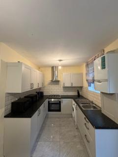 CR0 Midhurst Serviced Accommodation - 6