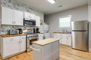 9 Mi to Dtwn ATL Pet-Friendly Apt with Yard - 9