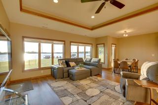 Game Room and Views Family Retreat on Silver Lake - 1