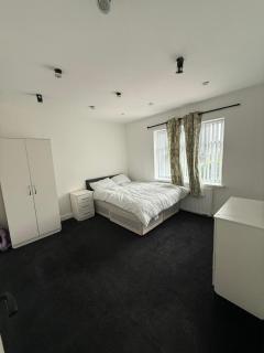 3 Bed Semi, Bingley, BD16, Free Parking, Wi-Fi - 1