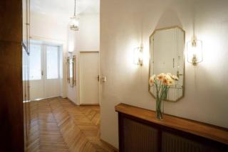 Classical Apartment with Shared Balcony & Free Parking - 2