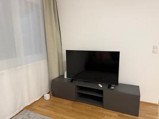 Luxury Apartment with Patio - Free Parking - 9