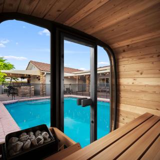 Luxe 4BR Waterfront w Htd Pool 5min to beach - 8