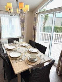 Peaceful Lakeside Chalet - LONG TERM STAYS Welcome - 3