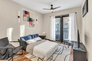 1BR Alongside Q2 and Domain With Pool, Gym and Free Parking - 5