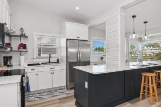 1 Mi to Fort Myers Beach Access! Chic Coastal Home - 3