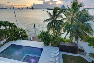 Miami Stunning Waterfront Villa Escape - 9