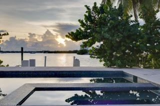 Miami Stunning Waterfront Villa Escape - 8