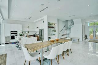Miami Stunning Waterfront Villa Escape - 6