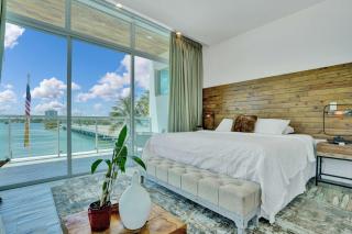 Miami Stunning Waterfront Villa Escape - 4