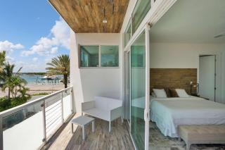 Miami Stunning Waterfront Villa Escape - 1