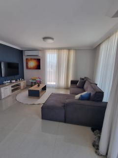 Central, Spacious Pent House -Sea view - 9