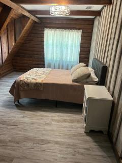 Horseshoe Lodge Rustic Cabin - 7