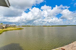 Private Home on Lagoon with Views in Hitchcock! - 8