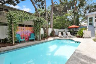 Pink Zebra Cottage by Tybee Cottages - 5