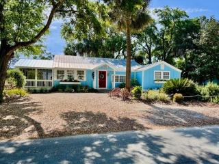 Almost Heaven by Tybee Cottages - 0