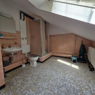 Helles Privatzimmer mit Gemeinschaftsküche und-bad - 2