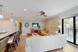 Water's Edge 105 South - 7