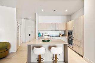 Sunset Bliss Resort - Oceanfront apartment with great resort amenities, rooftop pool and hot tub - 1
