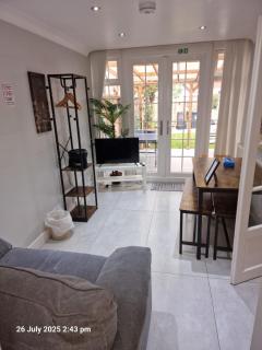 NightRest Homes Smart TV In Each Room - Parking - Hemel Hempstead - 2
