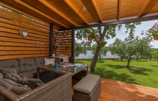 Beach Houses IVE & BETA a romantic hideaway in an olive grove by the sea, fenced houses with privacy, swimming pool, jacuzzi and playground, Pomer - 4