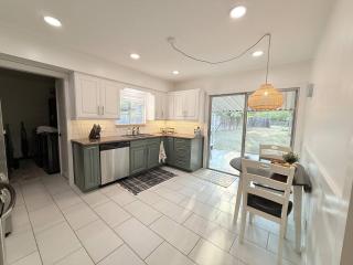 Cowboy Chic Retreat w/ Pool & Firepit Kid Friendly - Austin - 6