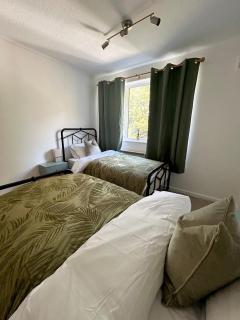 BHX NEC - Stylish 2-Bed Flat Allesley Coventry - 7