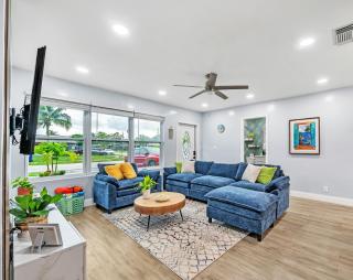 Charming Tropical Getaway with Heated pool-3mile to Beach - 4