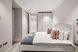 SG, Chic Covent Garden Apartment - 6