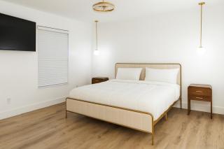 Luxury Modern Retreat 5 Minutes to Tampa Outlet - 5