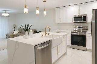 Luxury Modern Retreat 5 Minutes to Tampa Outlet - 1