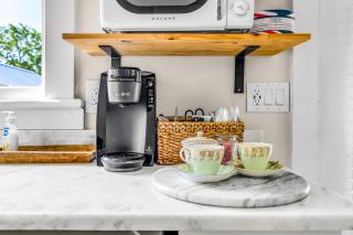 Studio Room in Downtown Pensacola Historic Cottage - 1